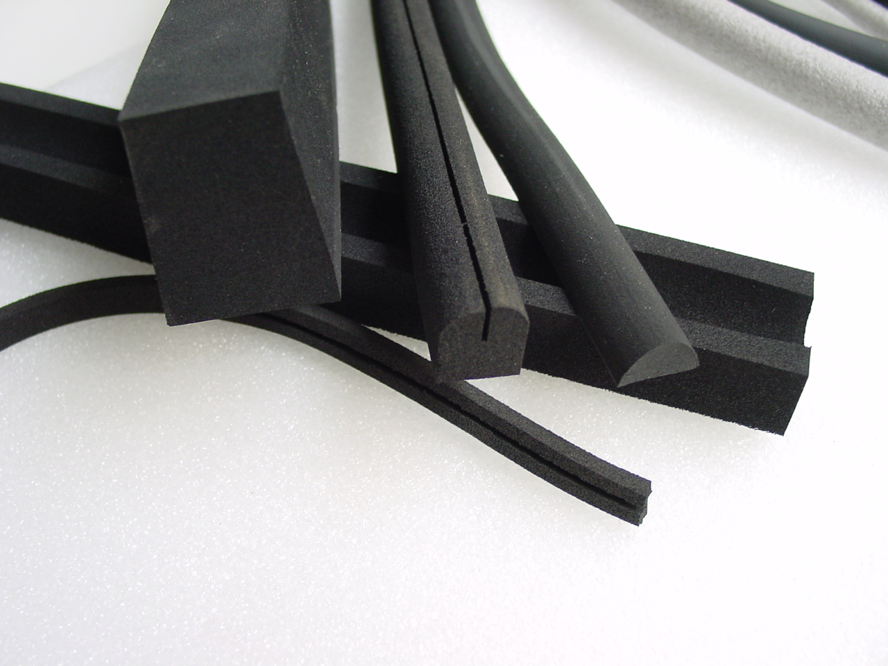 TONDO NERO 8MM AERSTOP 111NTN008        